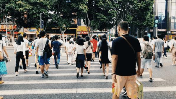 工资5000贷款70w累不,工资5000车贷3000累吗