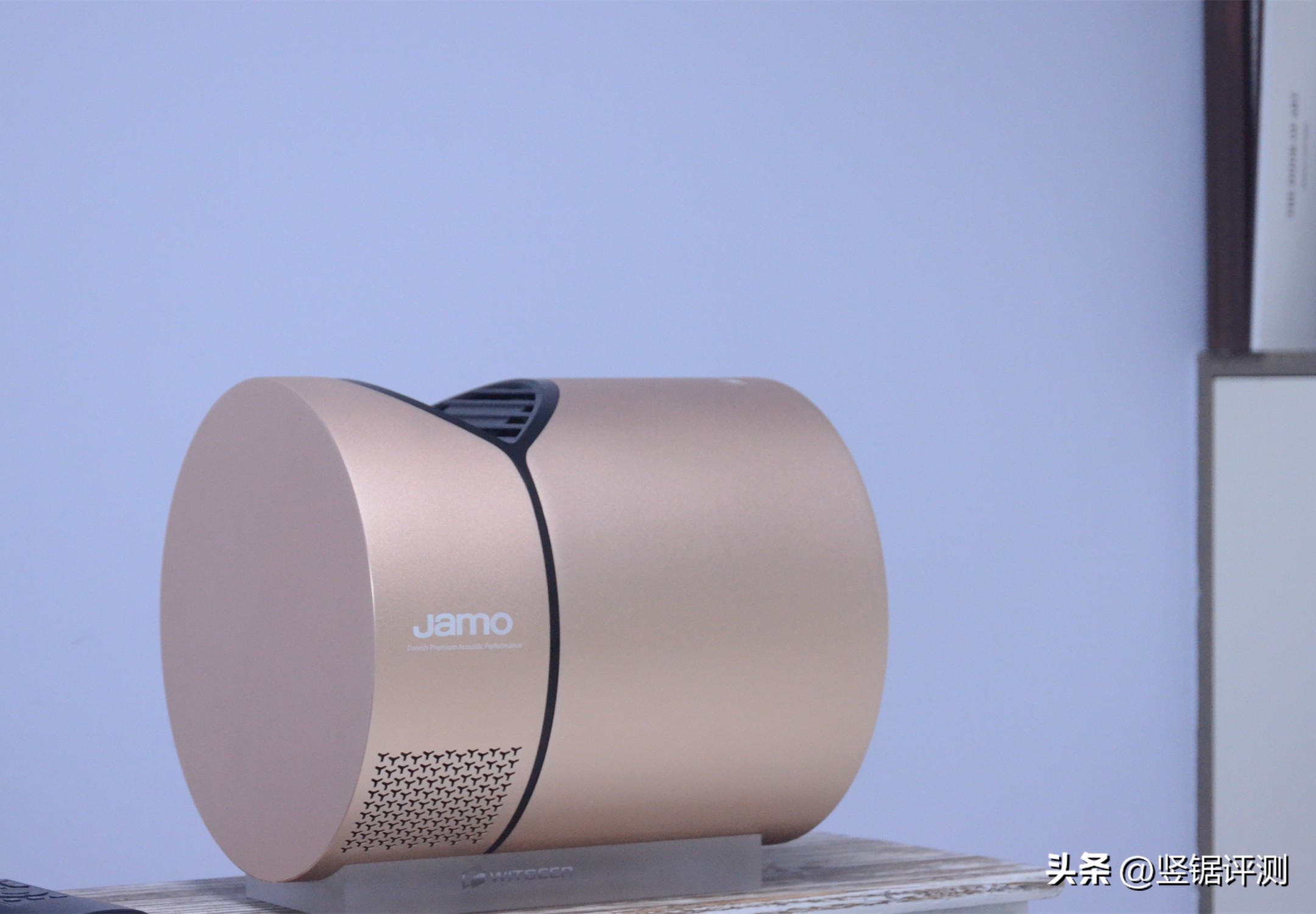 能将空墙变成“百英寸电视”？慧示全能投PLUSH3超短焦投影仪评测