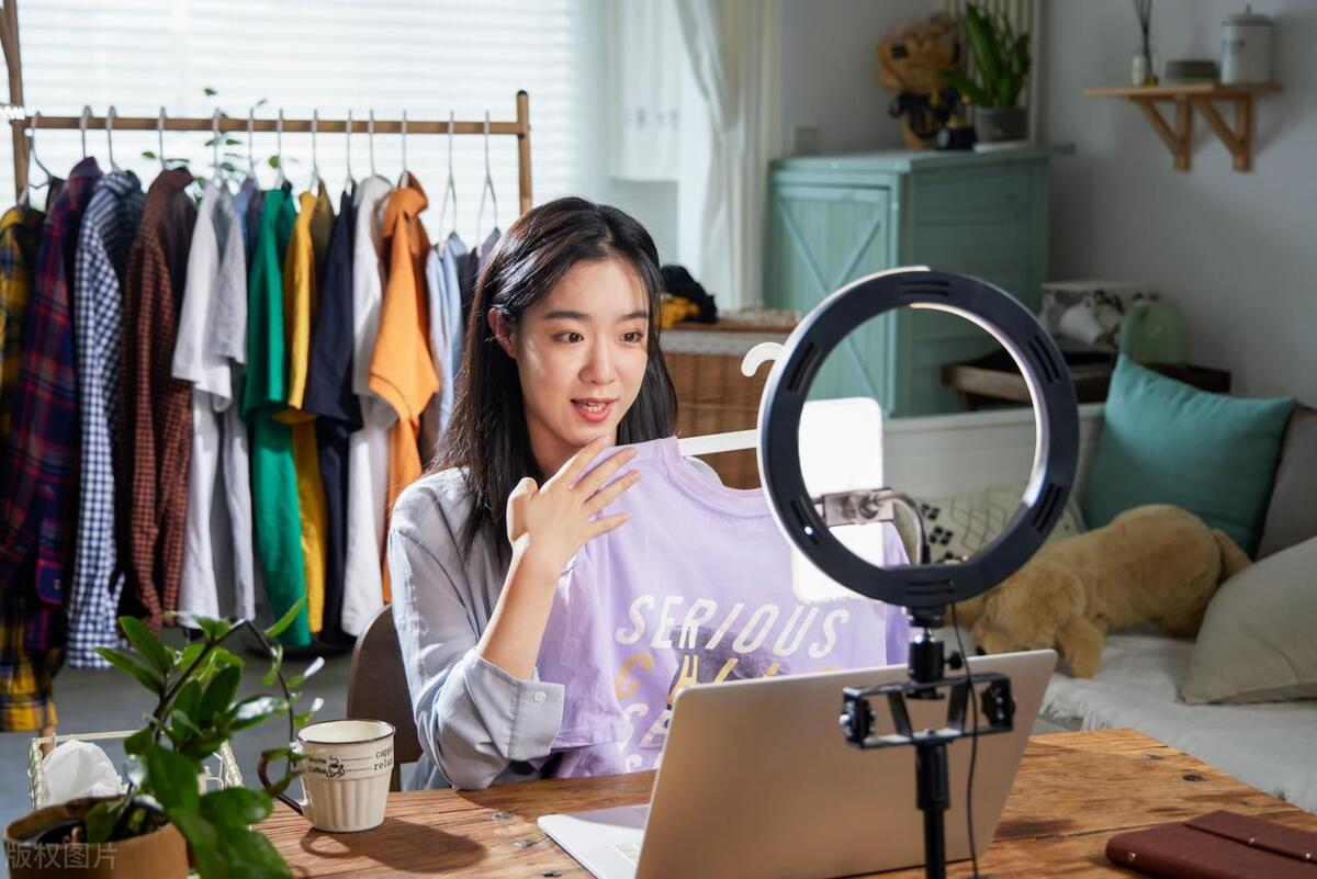 为什么学历低能当网红赚那么多钱,当大网红一年可以挣多少钱