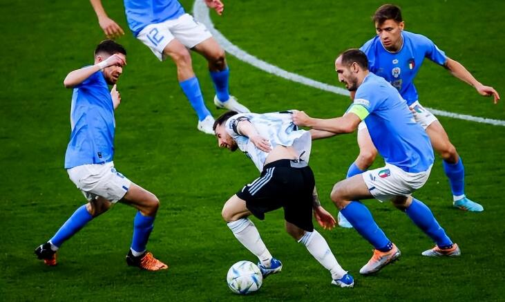 乌拉圭爆冷0比1输给哥伦比亚,姆巴佩对战乌拉圭