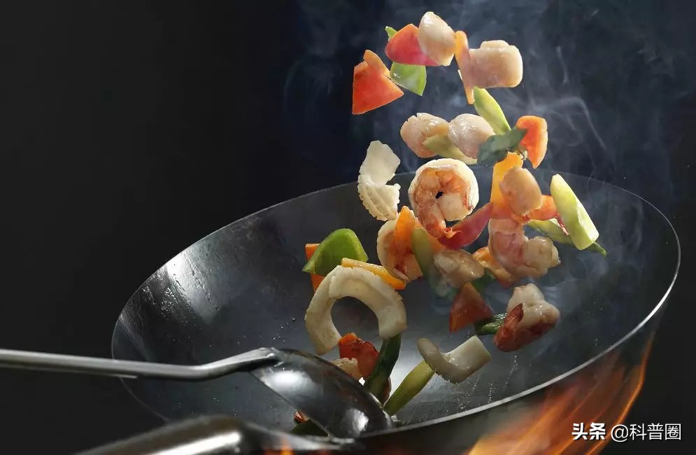 央视曝光废油桶铁锅,家用铁锅竟成夺命锅