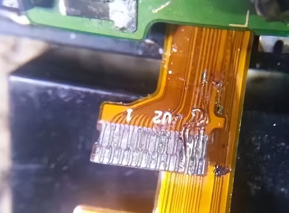 手机屏幕乱跳手机维修,手机出现线条如何维修