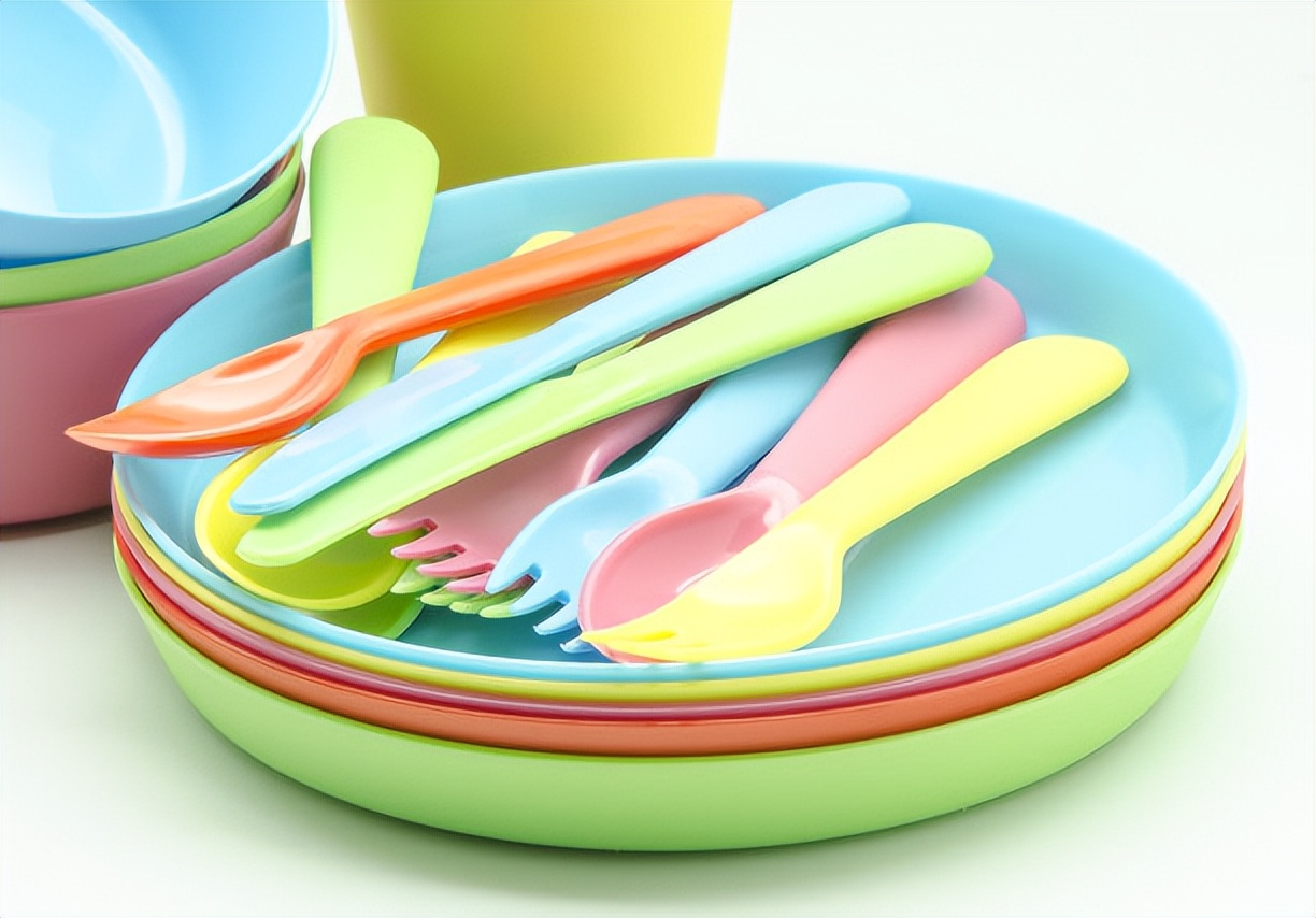 奉劝大家：不要给家人用这3种饭碗！真的不好用，还不安全