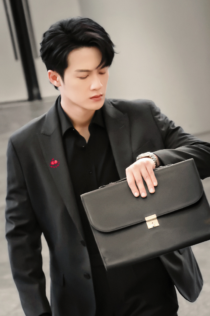 李雪琴在李现和檀健次之间二选一,檀健次金世佳李现专属bgm