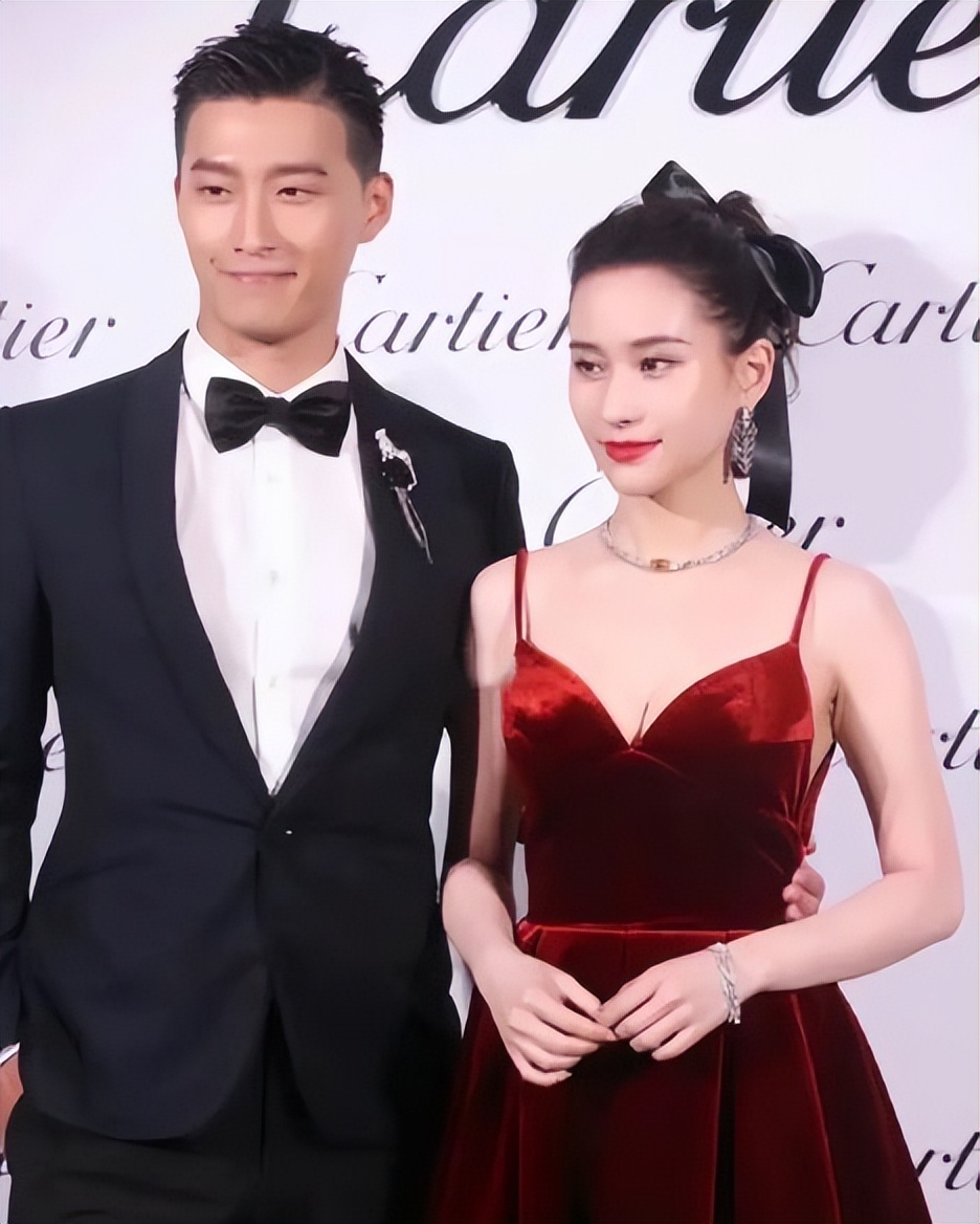 赌王千金何超莲窦骁是如何认识的,赌王女儿何超莲窦骁婚礼伴手礼