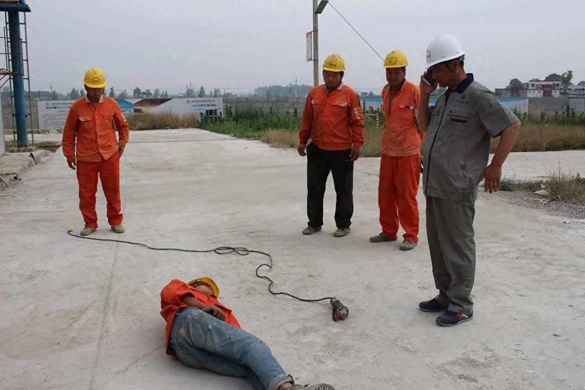 吃屎犯法?两男子打赌吃屎!一人因吃的不是新鲜的致死!被判15年