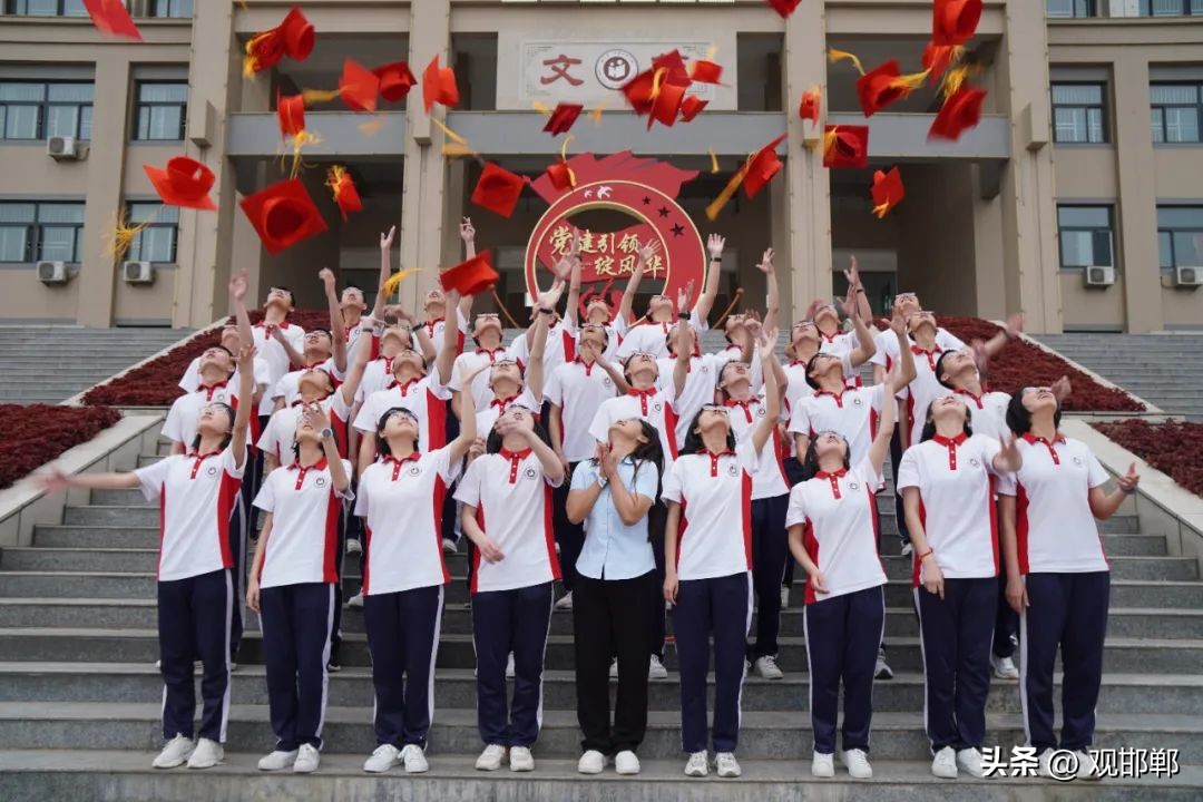 以爱之名育心成长主题活动,成人礼仪式学校举办