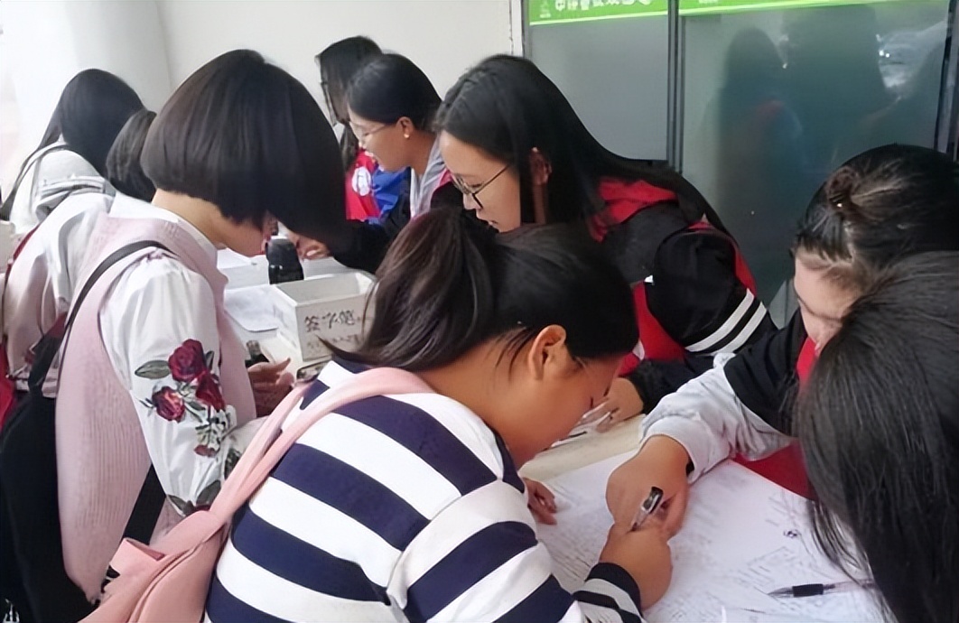 上海震旦职业学院工作怎么样,上海震旦职业技术学院毕业生薪资