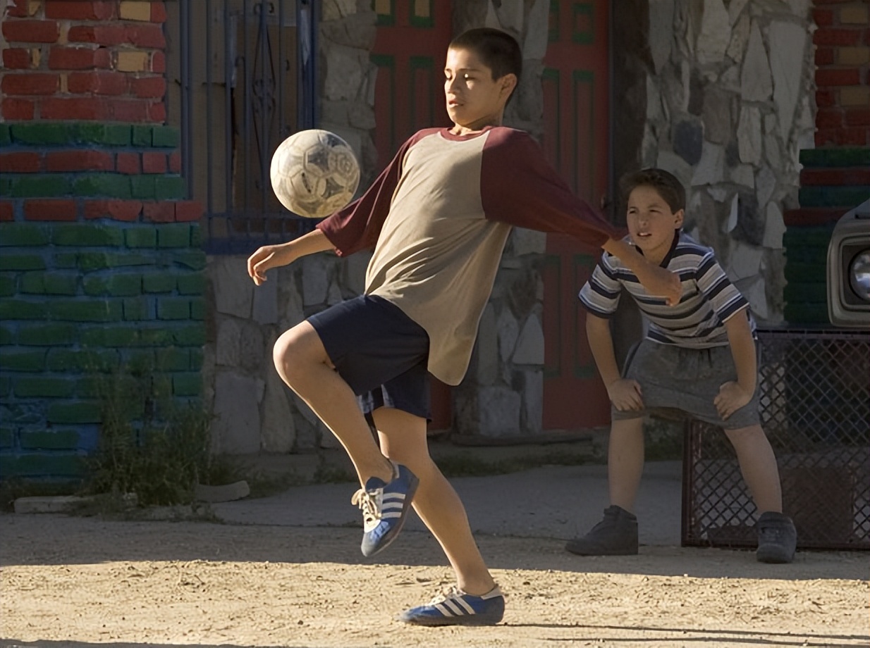 这才是真正的足球天才,他是足球场上的天才