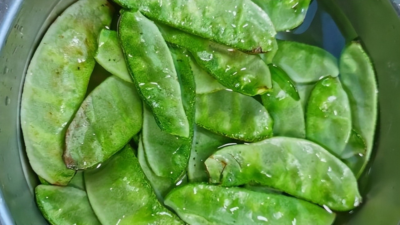 白菜韭菜馅儿包子放点木耳,韭菜白菜蒸包子的做法