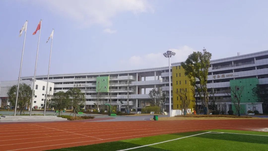 缁甸槼涓滆景楂樼骇涓鎺㈡牎,缁甸槼涓滆景楂樼骇涓鎺㈣