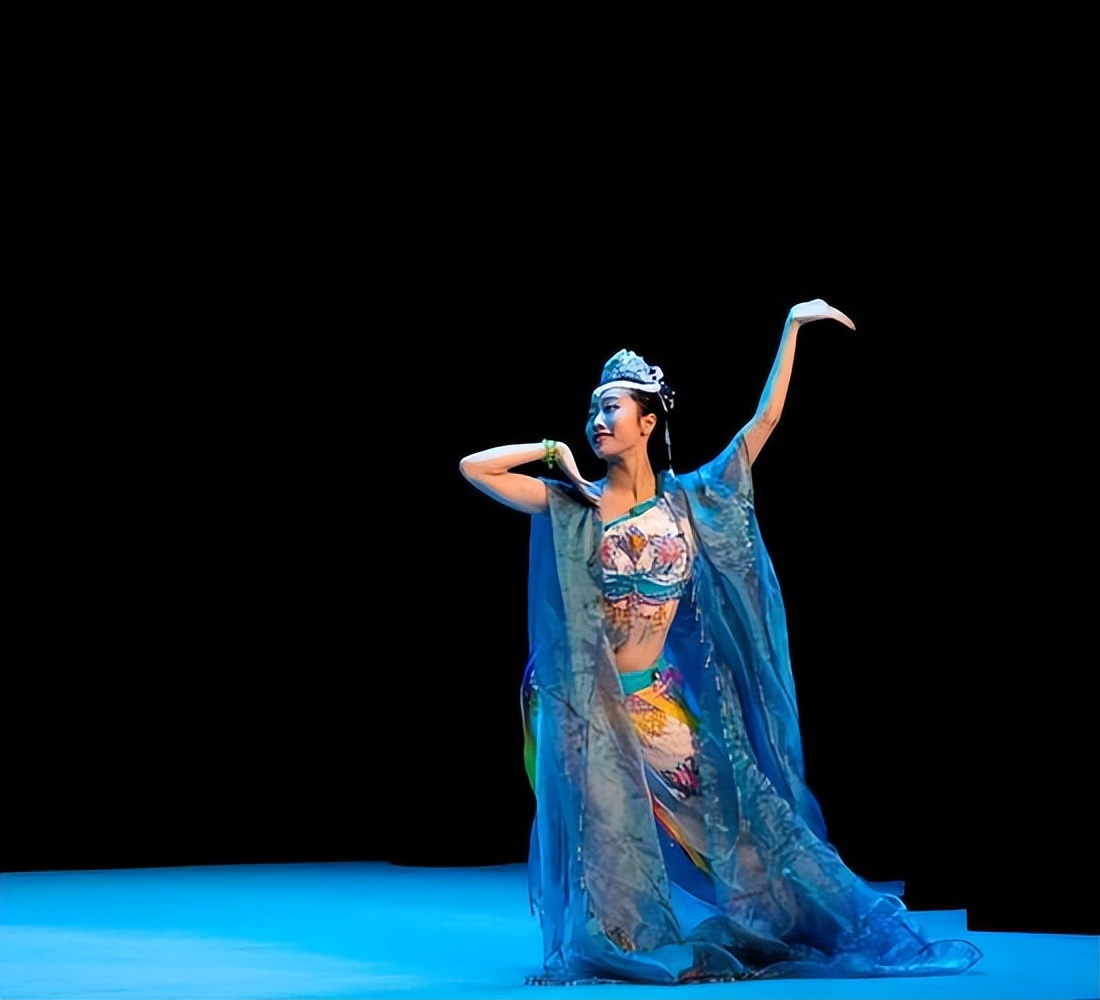 印度古典舞蹈的审美特征,中国印度舞蹈对比