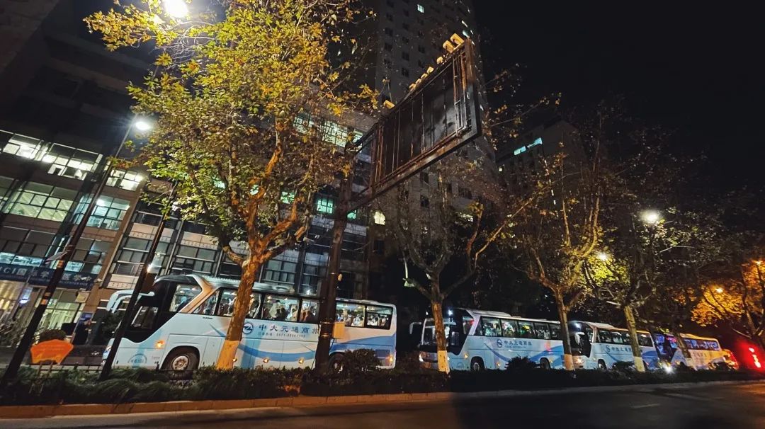 222名浙二人星夜出征北仑！浙二城东院区皮肤外科中心落成运营