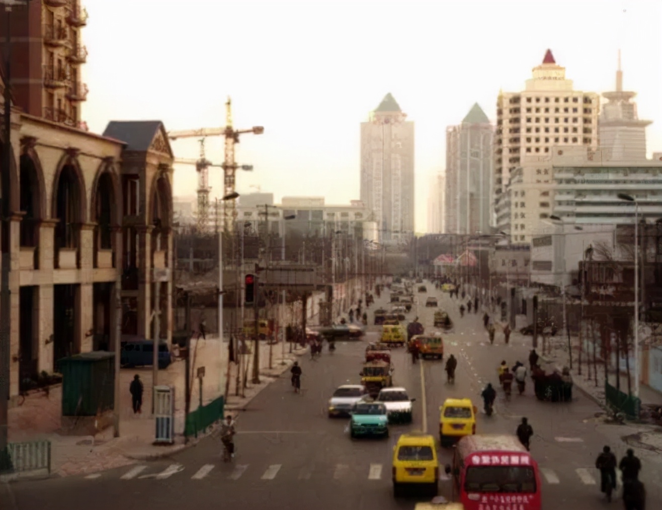 2000年，14岁花季少女被一瓶硝酸烧伤，事后亲婶母坦言：我有责任