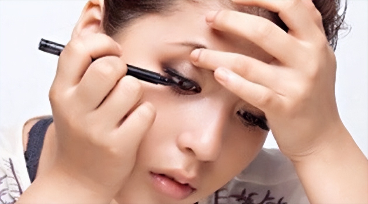 眼线怎样画才好看图解,肿眼泡怎么画眼线好看