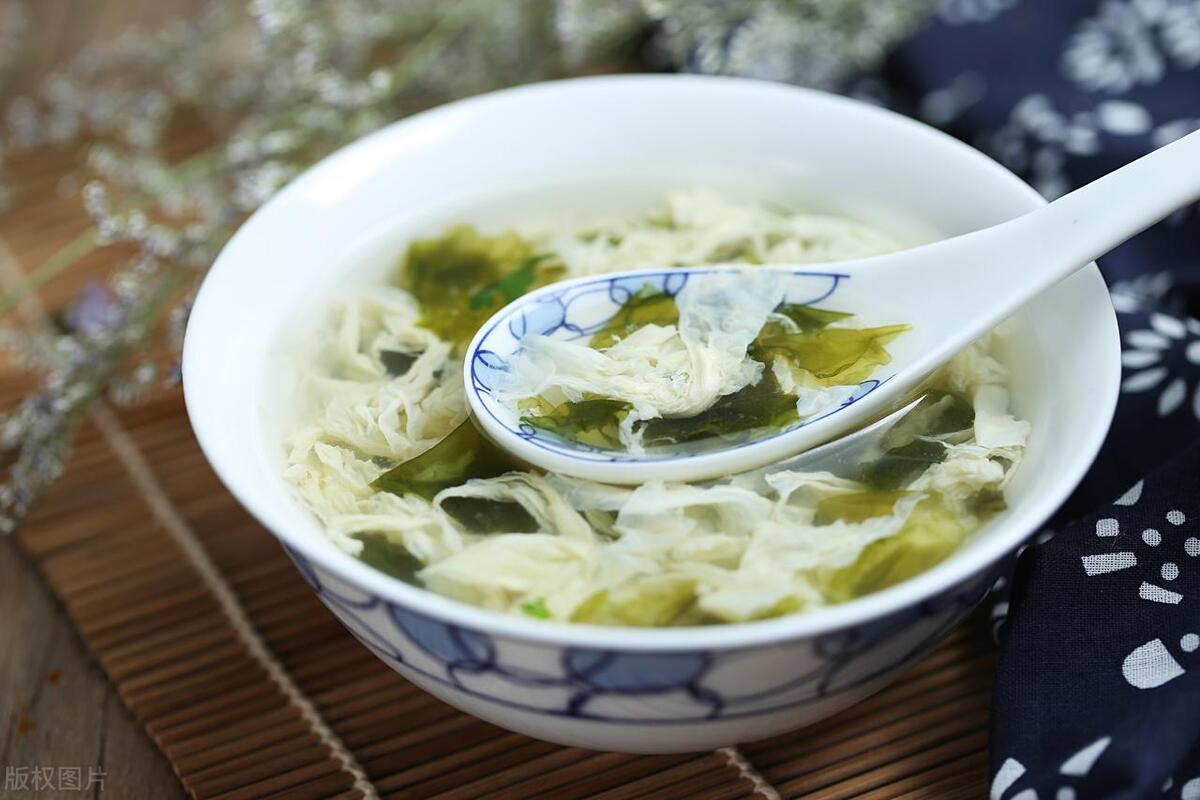 鸡蛋怎么煎好吃简单又营养,如何煎出嫩滑的鸡蛋