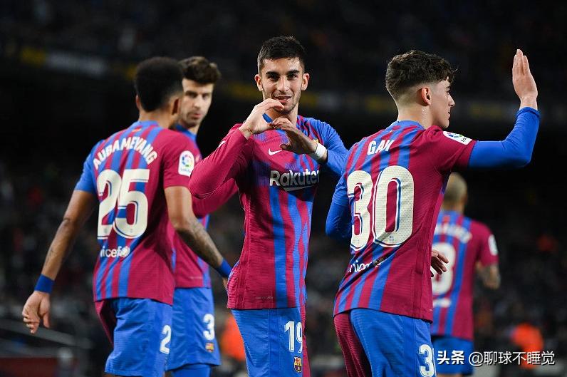 加拉塔萨雷vs巴萨！为啥布教授回归巴萨还不太靠谱？三分钟看明白