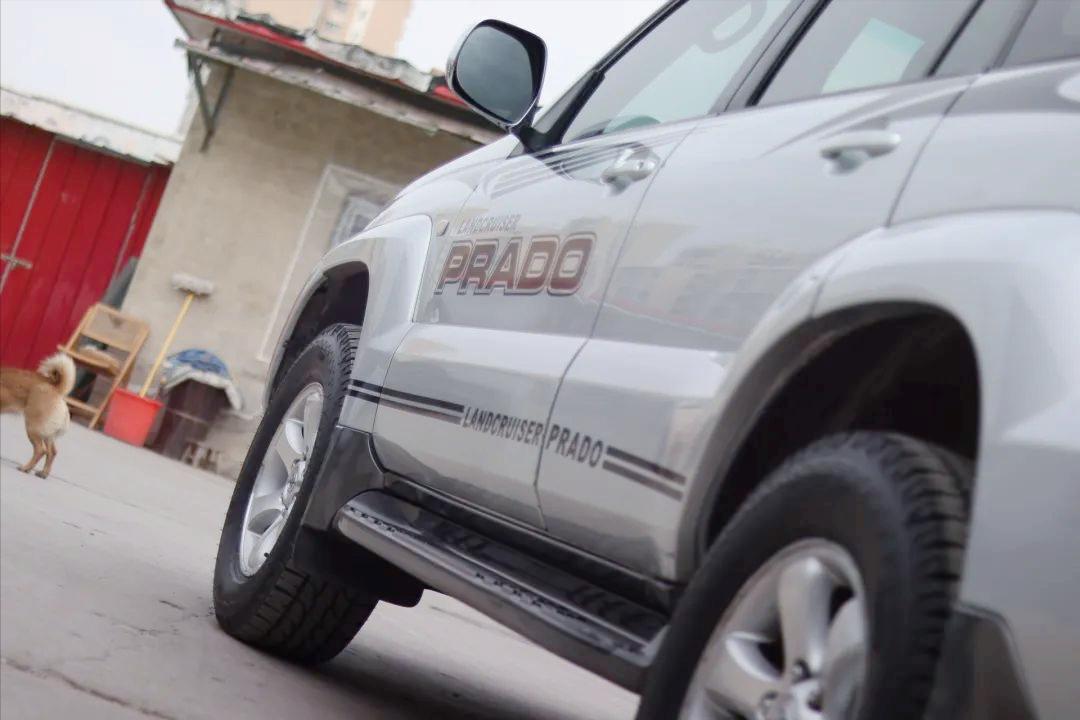 2003年的丰田老霸道，33万公里“车况残旧”，翻新复活变新车