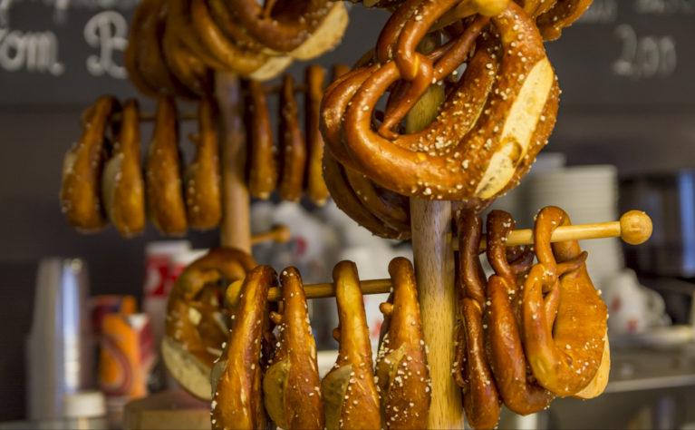 德国酸菜和中国酸菜有什么不同,德国香肠火腿和酸菜