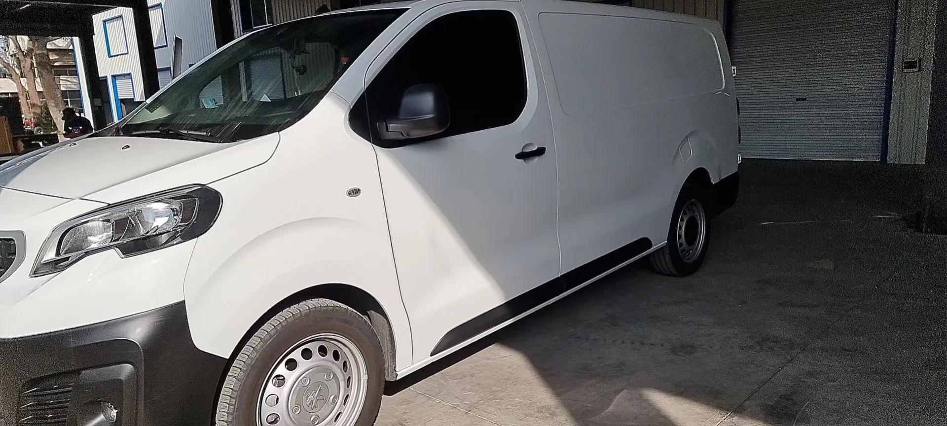 在智利买的第一辆标致商务修改版货车。国外生活分享