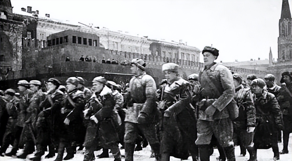 巅峰时期的德国大阅兵,德国战争时期的阅兵步伐威风凛凛