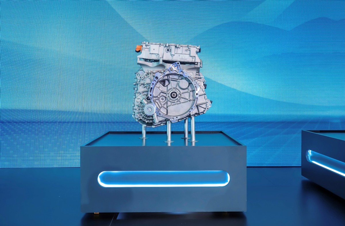 奇瑞鲲鹏c-dm插混系统,奇瑞鲲鹏超性能电混c-dm系统亮相