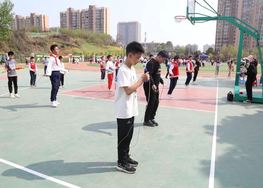 信阳市羊山外国语小学视频,信阳市羊山外国语小学分校