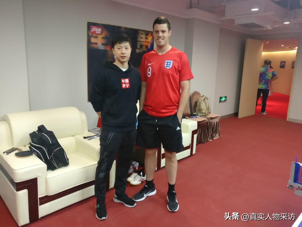 英国小伙来中国8年回自己国家,英国小伙来中国旅游原视频