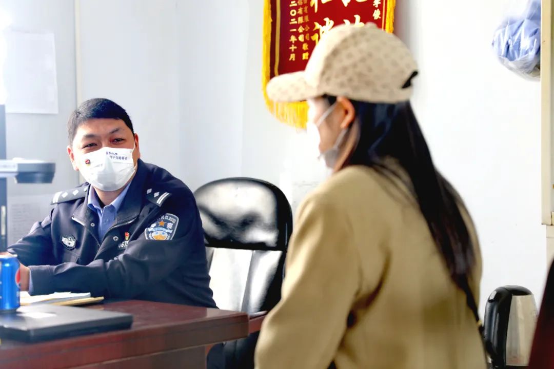 跟随警察蜀黍的脚步游览,跟警脚步看信阳警察蜀黍暖心举动