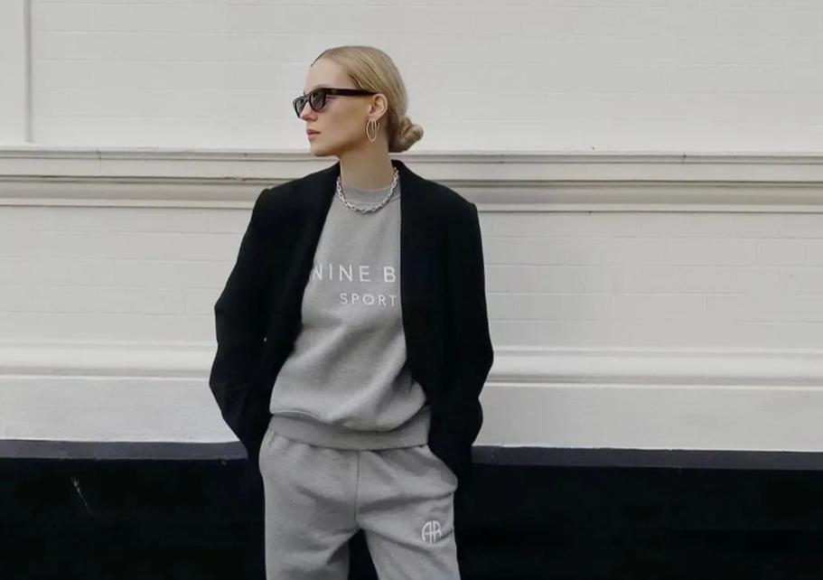 港风中长扎染连帽卫衣怎么搭配,扎染带帽卫衣搭配女显瘦