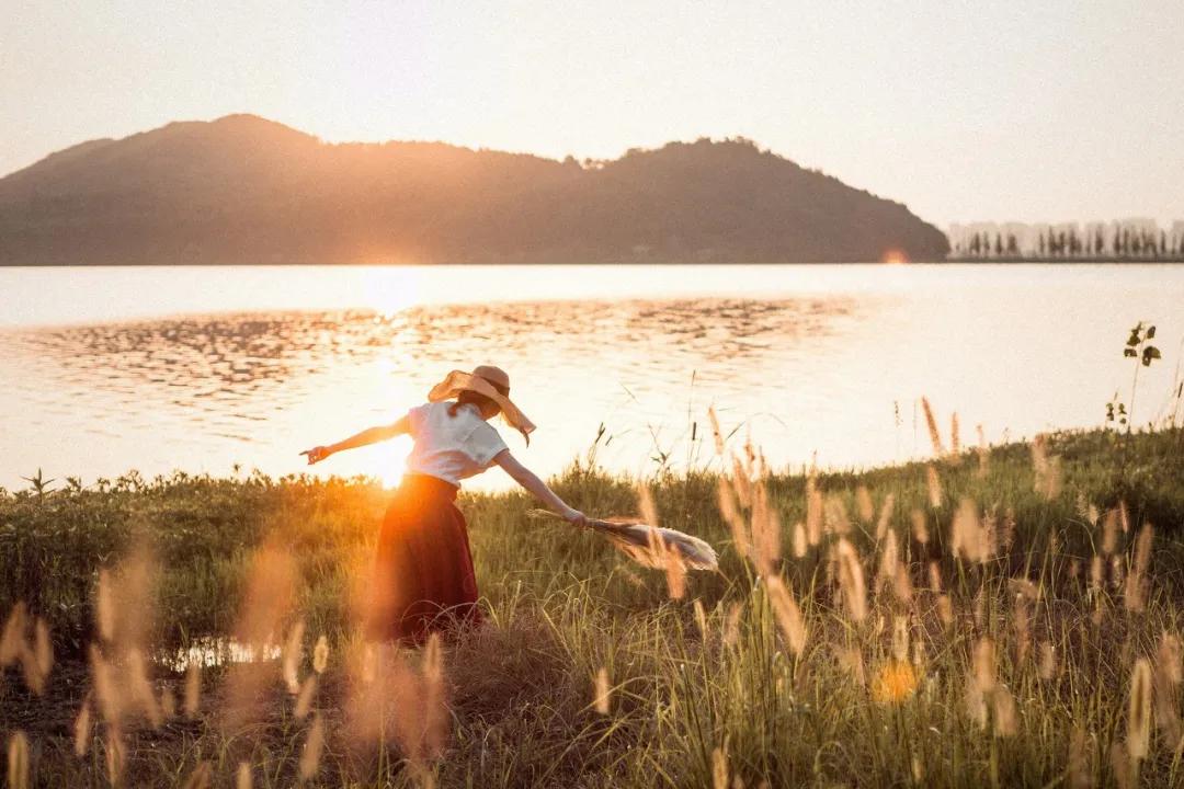 人生已过半剩下的时光更难熬,人生过半就放弃了许多梦想