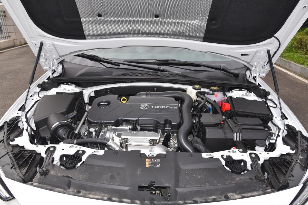 别克君威能跑赢凌渡吗,别克君威跟大众速腾凌渡