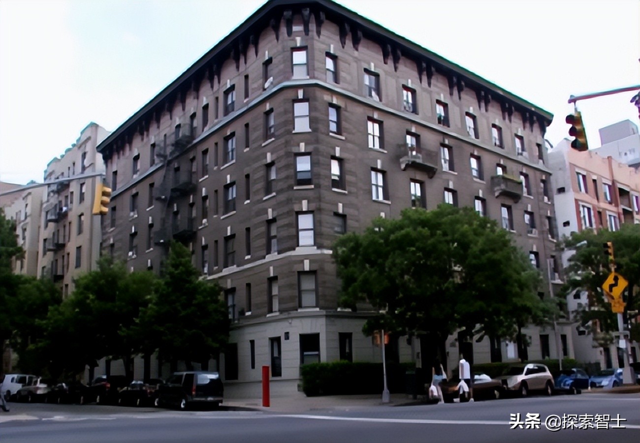 美国女白领20年不买内衣，厕纸晒干重复用，吃的全靠捡，纽约买房