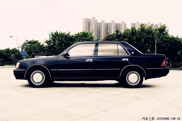 开箱报告|情怀有价！其辉1:18丰田皇冠JZS155汽车模型