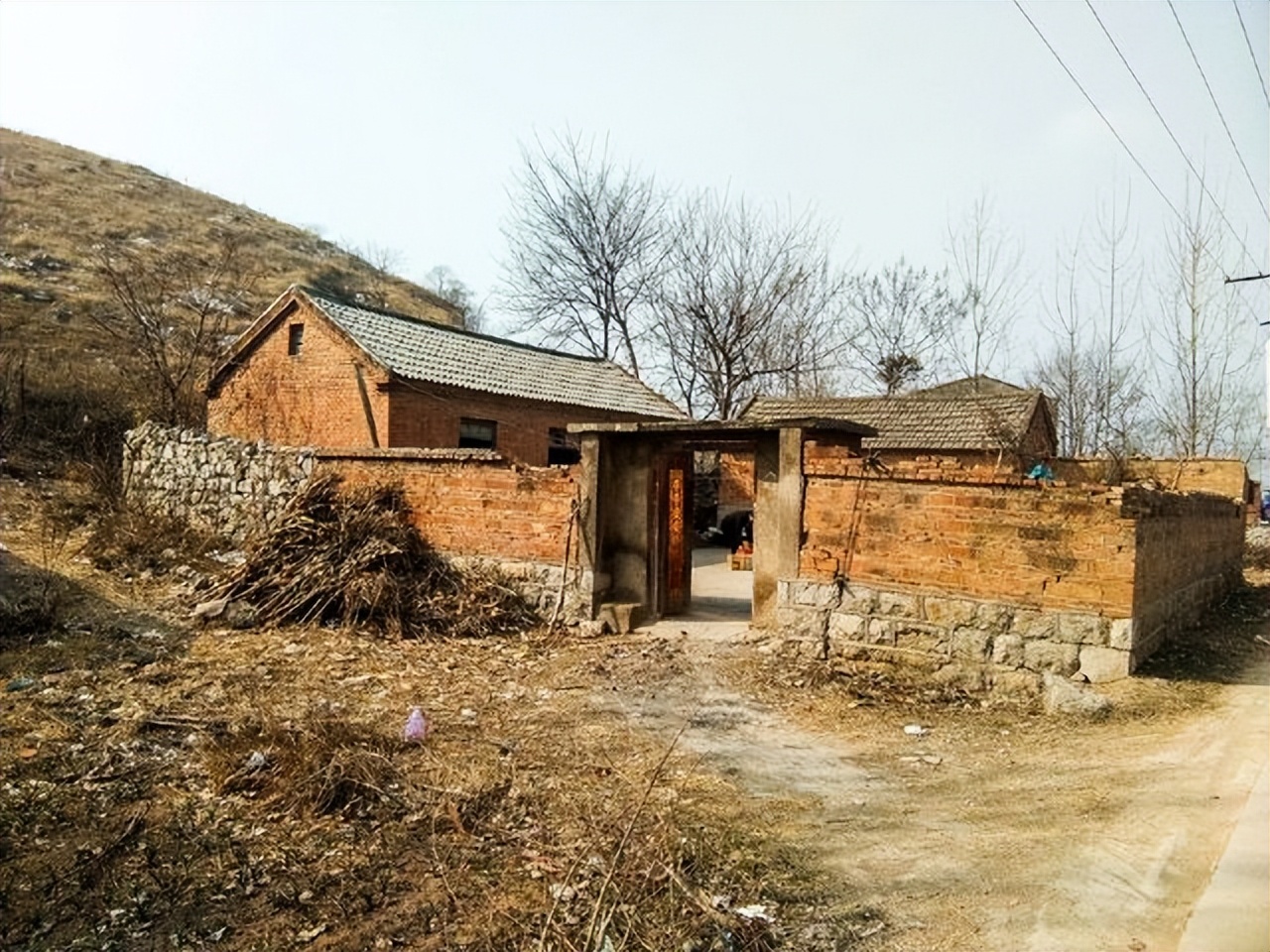 黑龙江巨贪韩桂芝，真不是一般的“好色”！靠身体上位*养包**男秘书