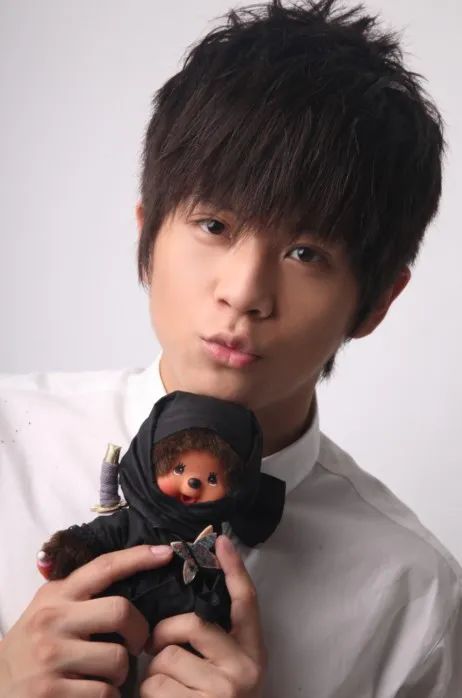 33岁过气顶流“蠢”上热搜，网友却笑疯了：他不火天理难容！