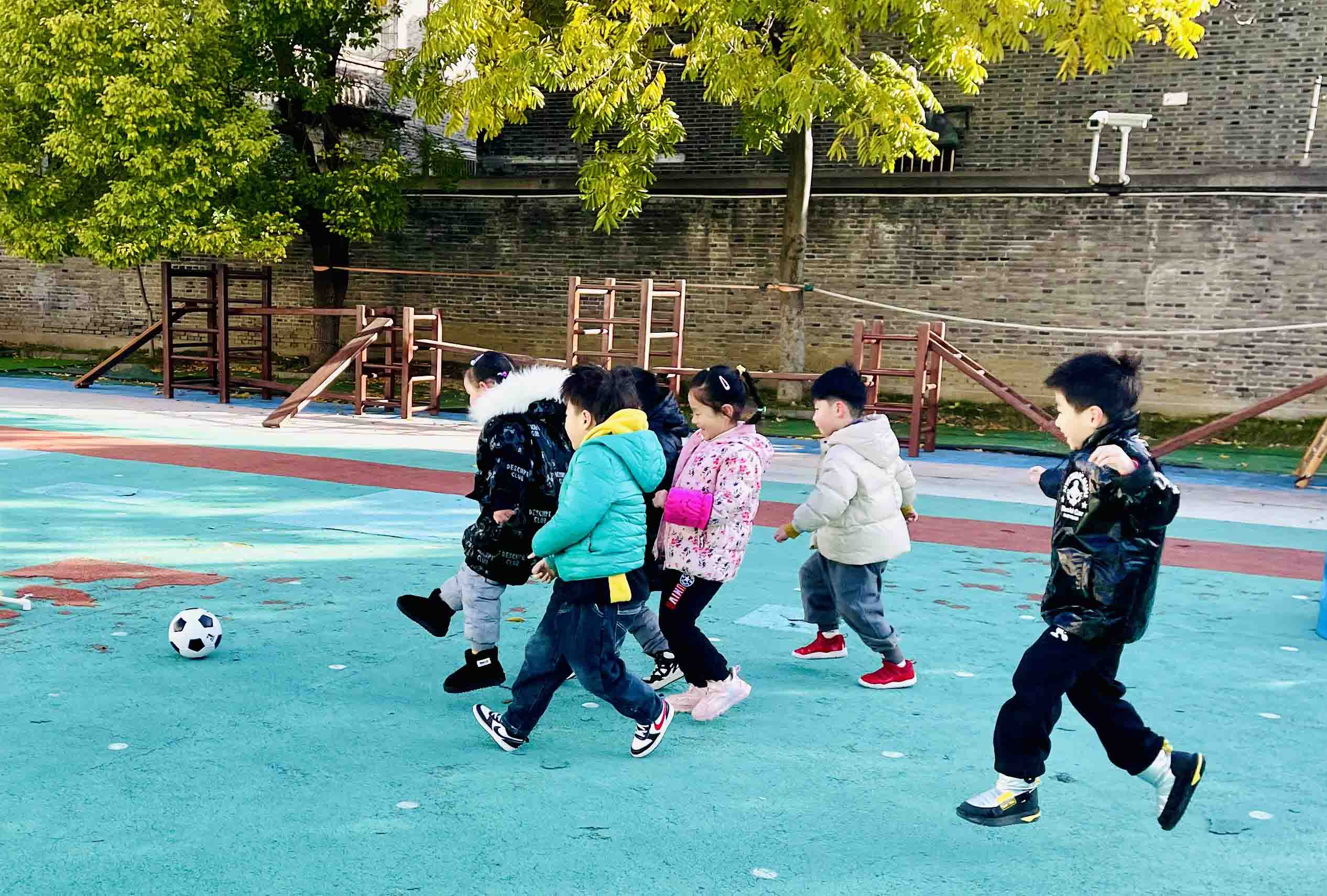 苏州市虹桥幼儿园：虹娃从小爱足球