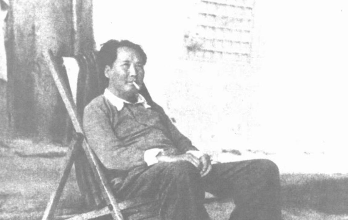 *先念李**抽雪茄，毛主席看了半天：有这么好的烟，怎么不早点拿出来