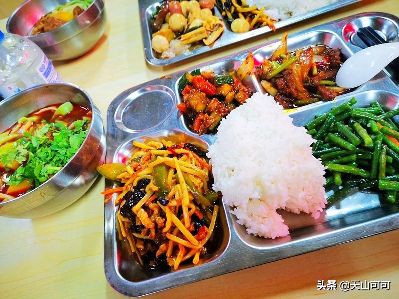 食堂大锅菜经典香酥小黄鱼,带你看看食堂中午吃什么