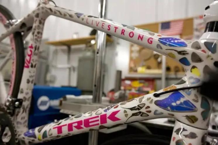 “凤凰牌”自行车作为时代的产物，至今没消失，它在我国什么地位？