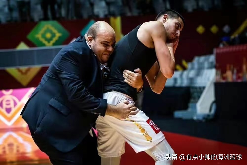 库里影响力大,库里招牌动作手势庆祝晚安