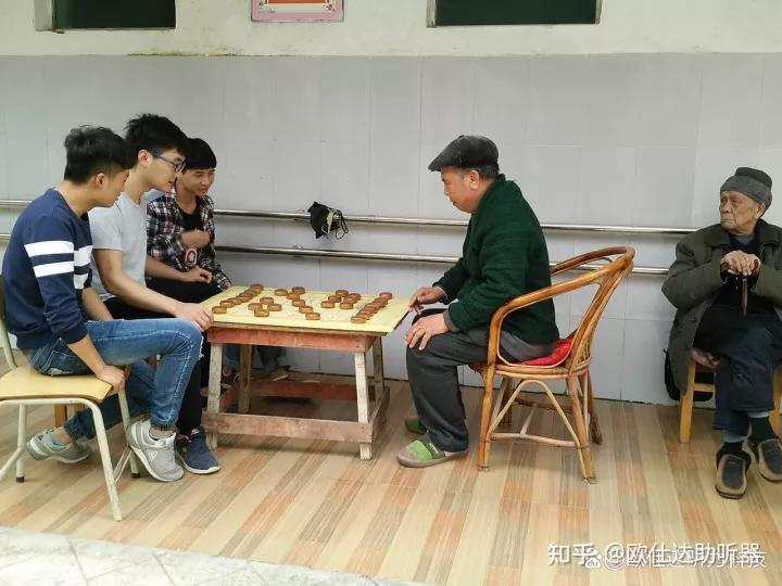 耳朵很多年听不见能买保险吗,耳聋戴了助听器更难治吗