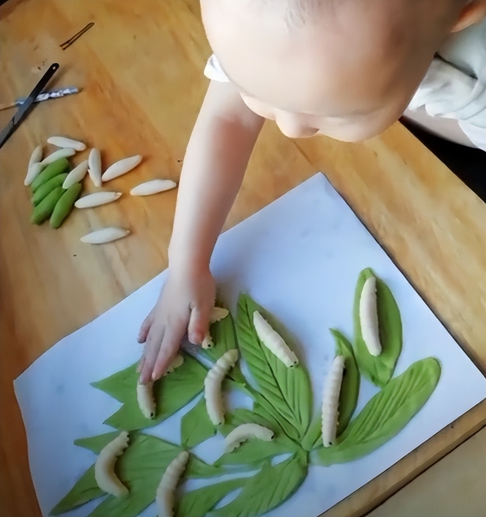 有趣3岁小男孩痴迷做花式面点,花式包子儿童