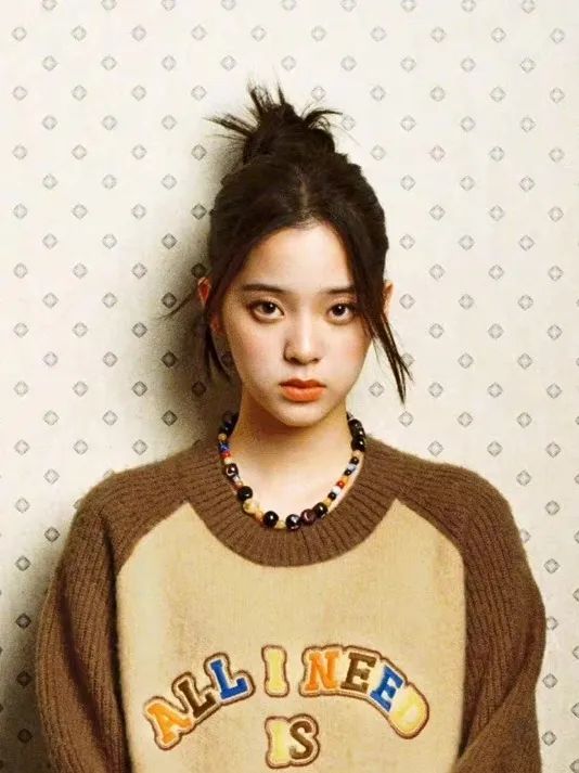 新年流行这4款扎发谁扎谁美,适合直头发的新年扎发