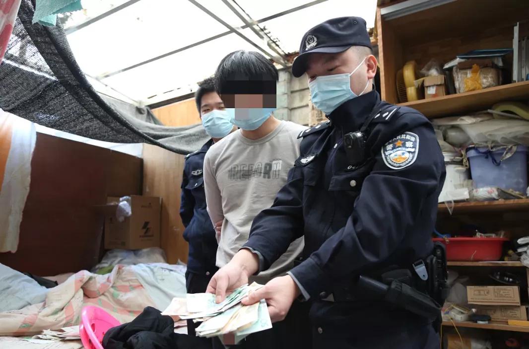 男子自学ps造假币被抓,男子自学技术造假币被抓