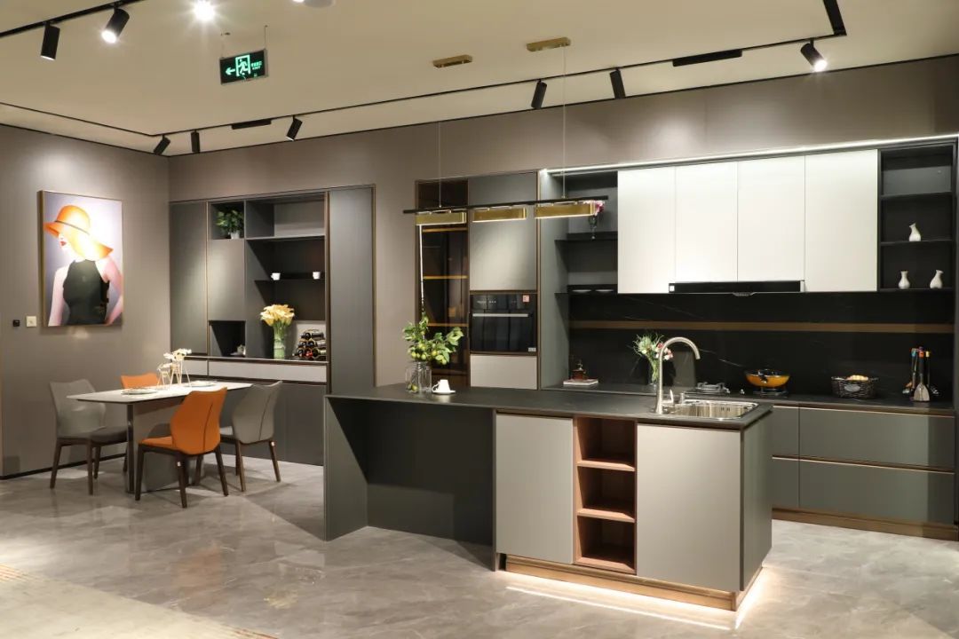 灯塔闪耀|依丽兰家具：数字化变革的力量，照亮企业腾飞之路