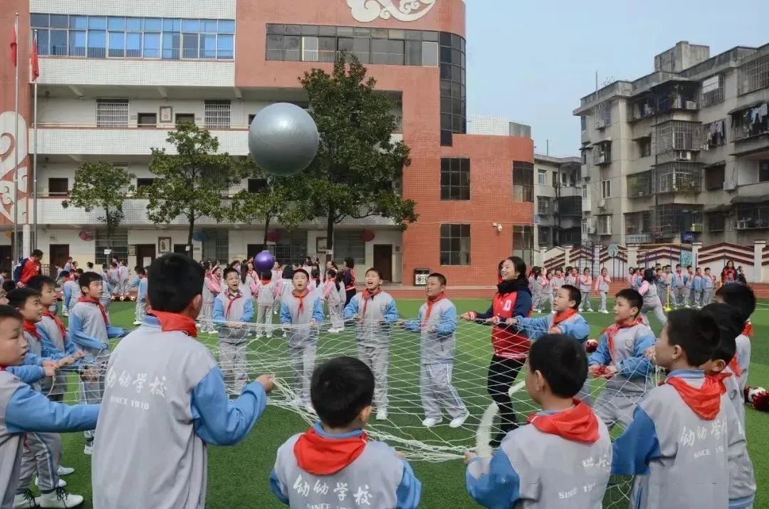 回龙山白沙路记忆：半边铁路，半边马路