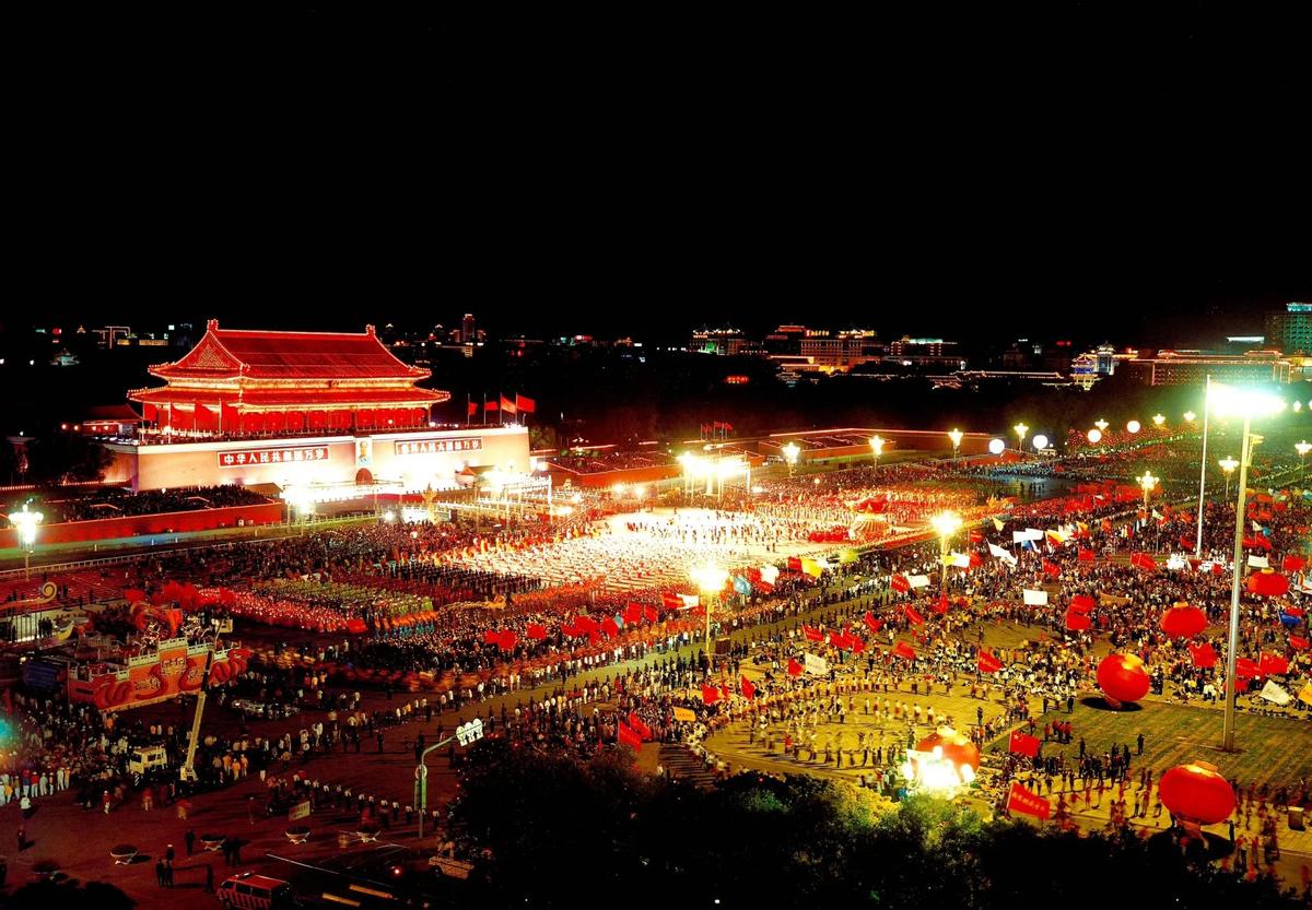 毁三观:旗人格格大腿岔开豪放洗衣,地主三妻四妾不输女明星2