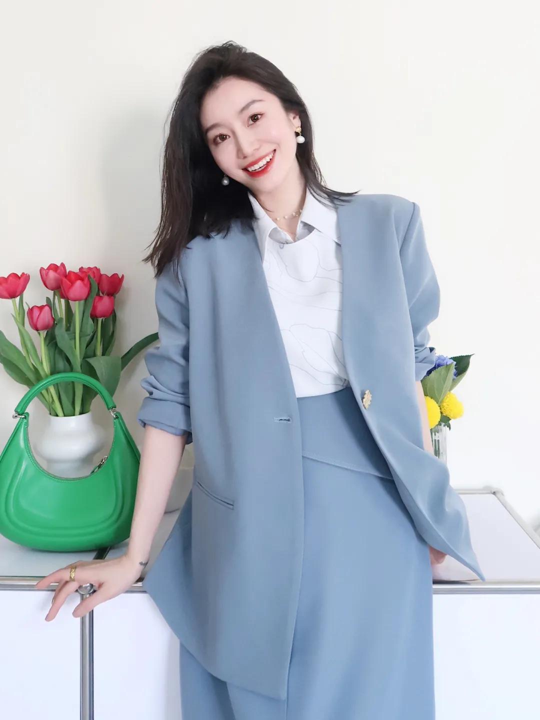 职场短袖西服怎么搭配好看,内搭衬衫搭西服