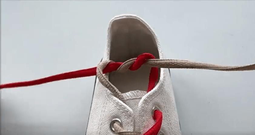 鞋带最新系法教程,鞋带怎么系不会散架
